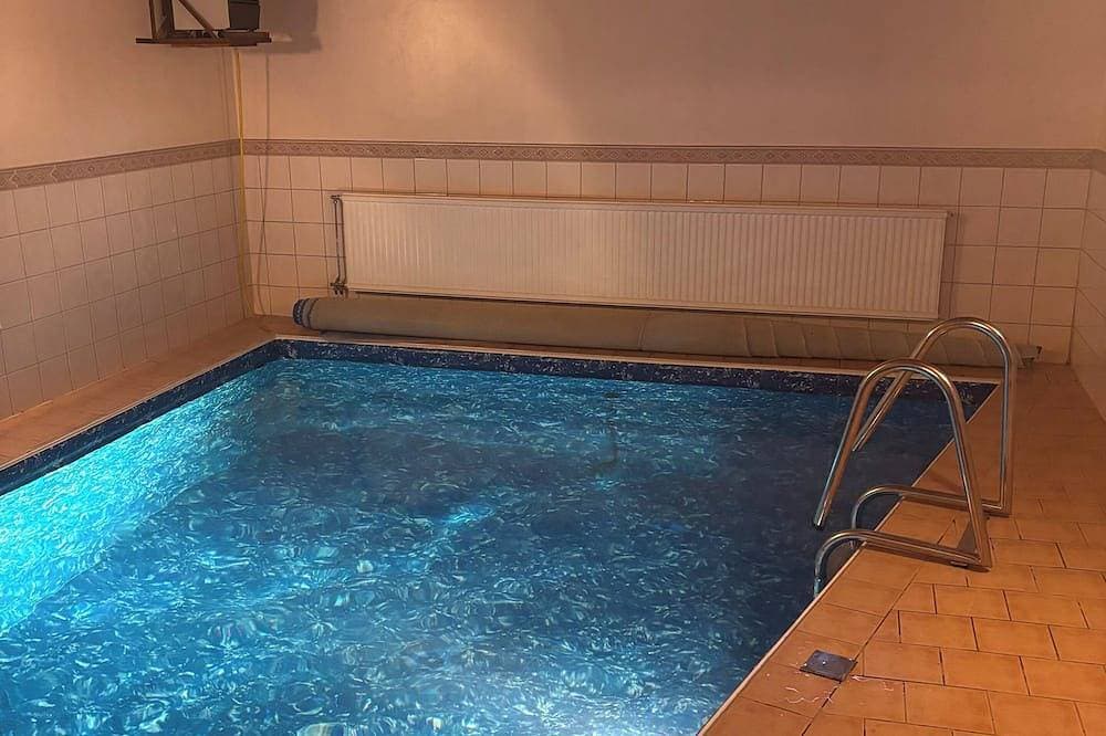 Villa with Pool in Nättraby 1