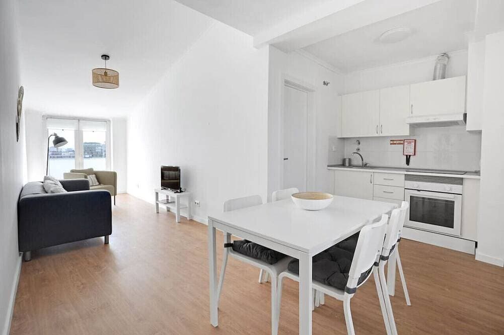 Almada Apt | Balcony w/ River View 1