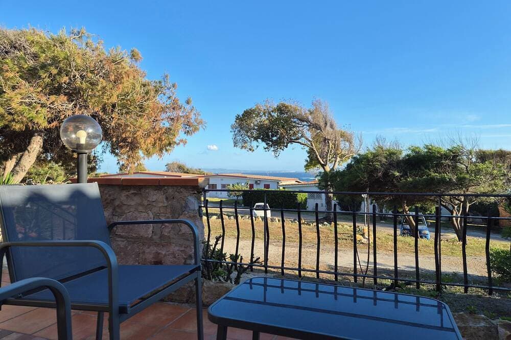 Foto 1 von 30: Five minutes from the beach, EightA cottage in private family village
