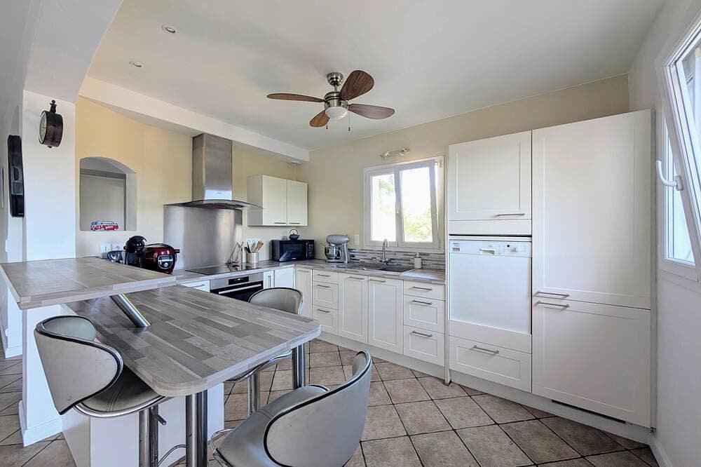 Foto 9 von 24: Hasparren, family apartment 114m², garden and view, sleeps 6.