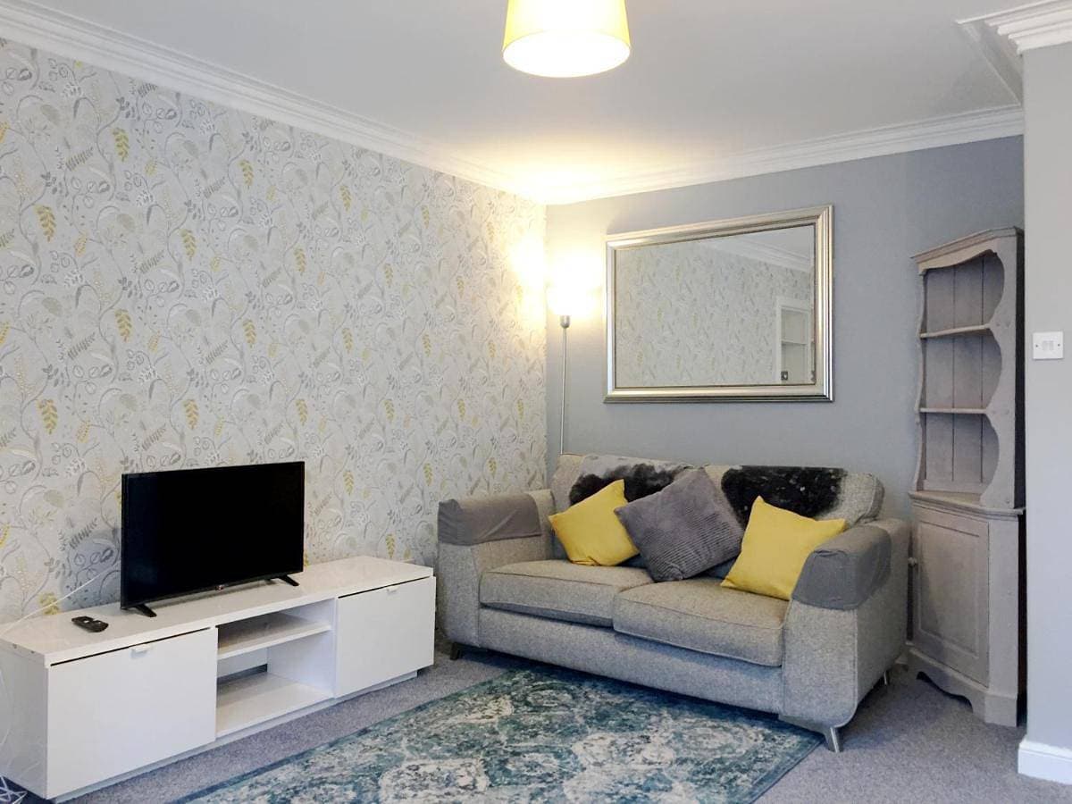 Gorgeous 3 bedroom Dunbar Serviced Apartment 1
