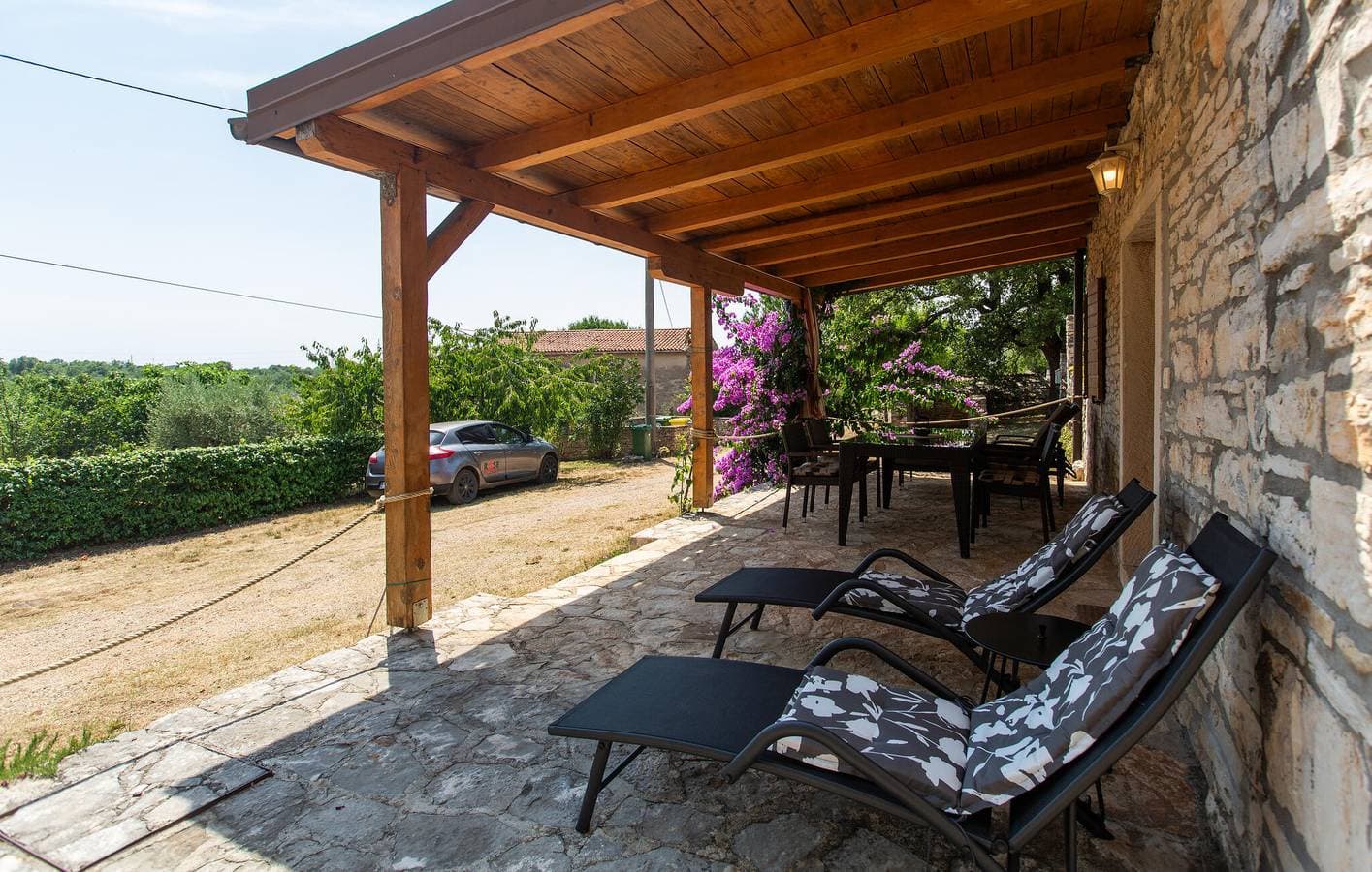 Foto 8 von 27: Gemütliche Ferienwohnung mit Terrasse, WLAN und Parkplatz in der Nähe von Montrin und Plovanija