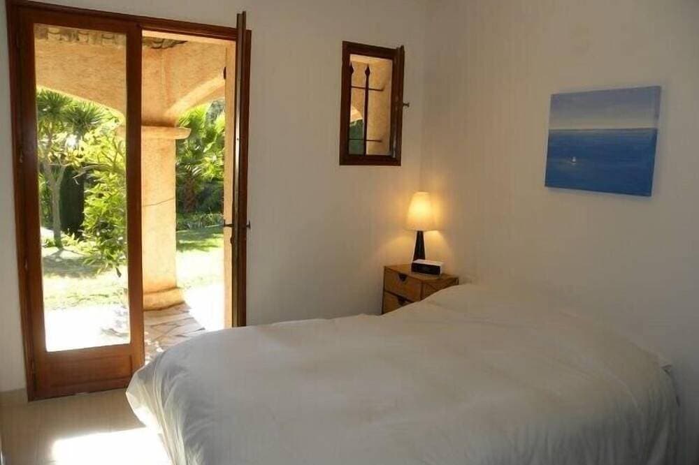 Foto 4 von 24: Wunderschöne Villa mit Pool in traumhafter Allein Gärten, auf privaten Bereich
