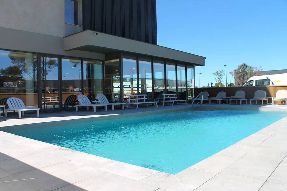 Foto 5 von 15: Provence Twin Stay Near Sainte-Baume Trails, Seasonal Pool and Breakfast
