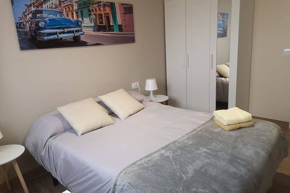 Full apartment 13 beds and 3 bathrooms near the airport North La Laguna Tenerife 1