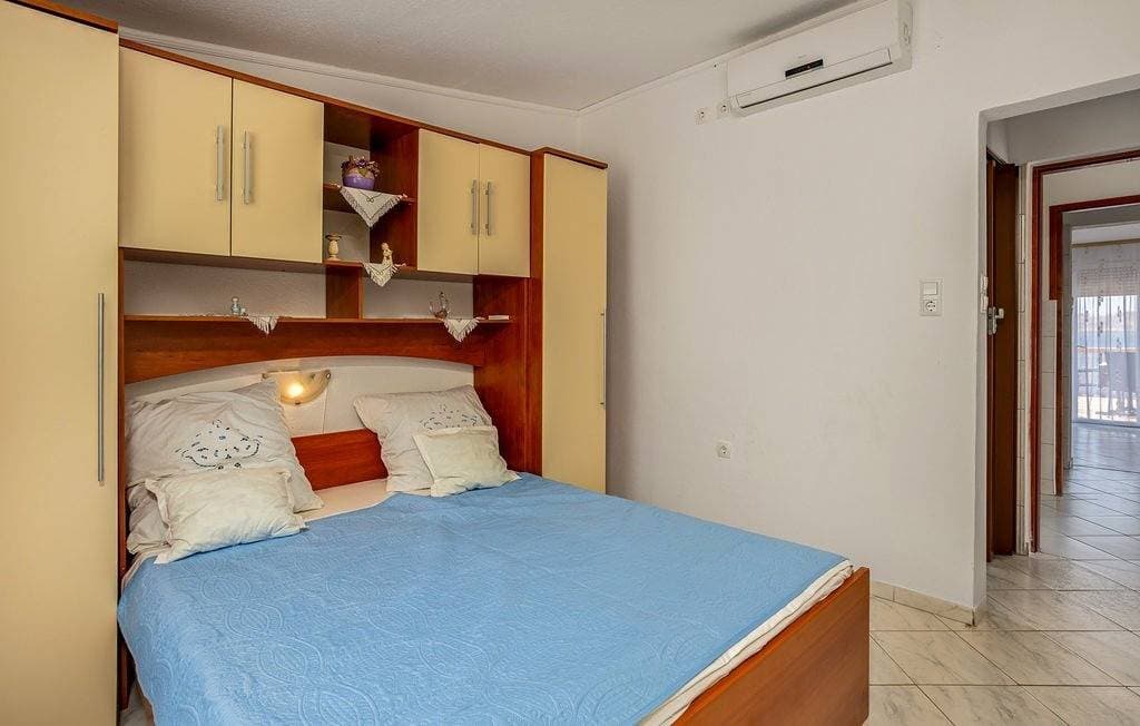 Foto 10 von 21: 3-Zimmer-Ferienwohnung am Strand Baric Draga, Karlobag A-28005-a