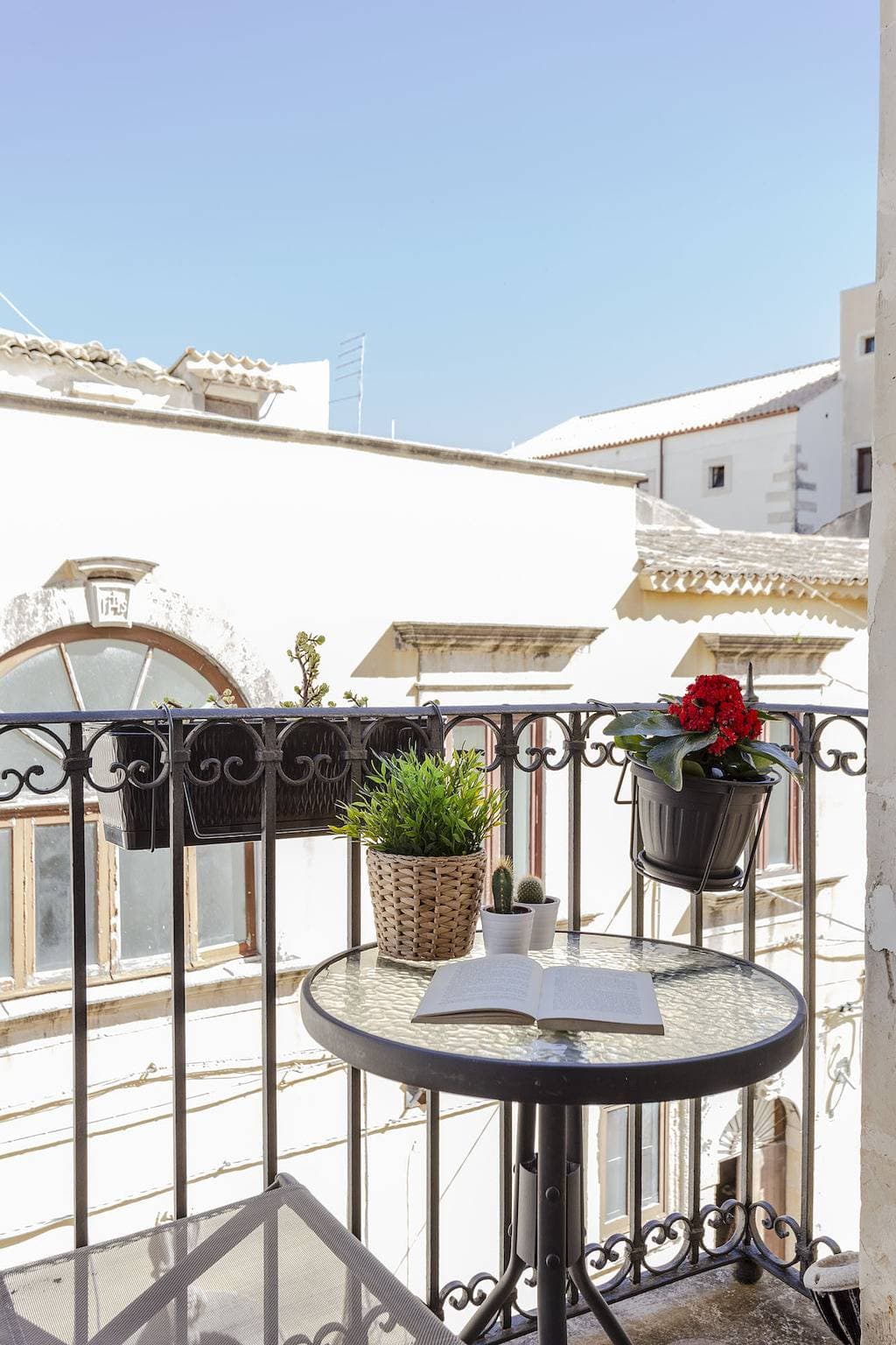 Salomone Apartment 8 1
