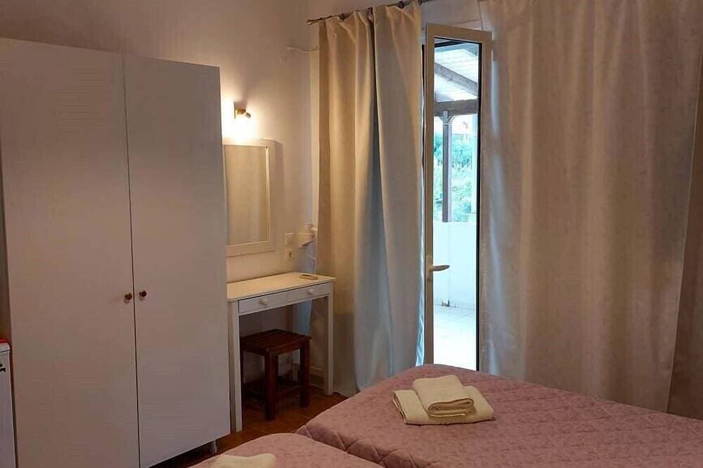 Foto 4 von 18: Room with amazing sea view 20 meters from the beach