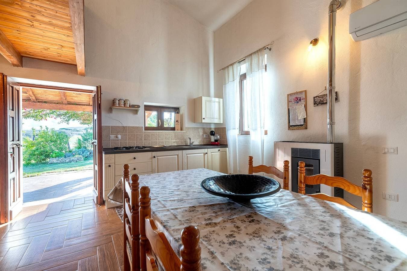 Foto 3 von 27: Ferienhaus 'Domo Clelia' mit privater Terrasse, Garten und Klimaanlage
