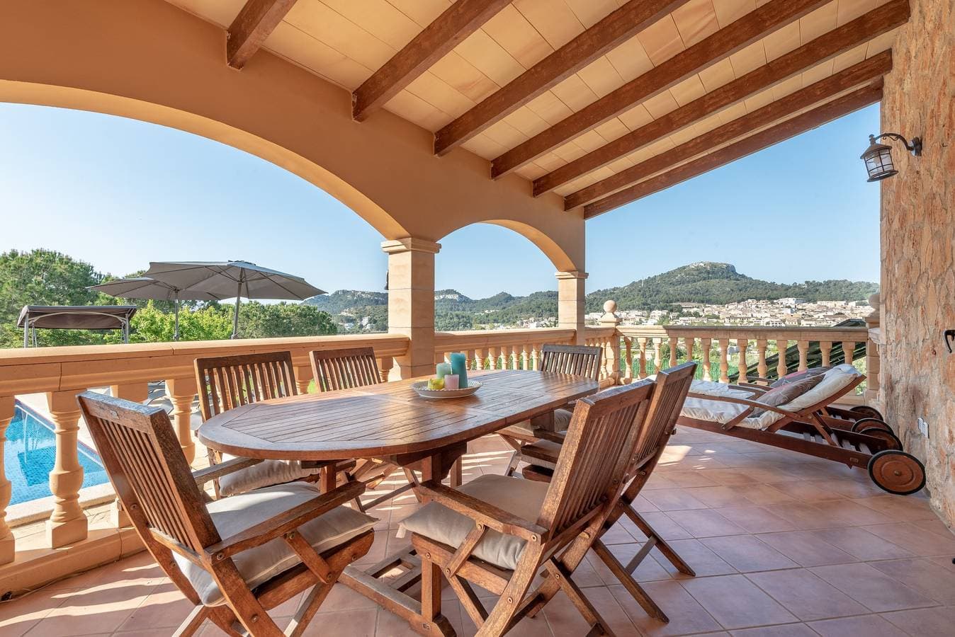 Foto 4 von 27: Gemütliches Ferienhaus "Solluna" mit WLAN, Pool, Terrasse und Garten mit Blick auf die Berge