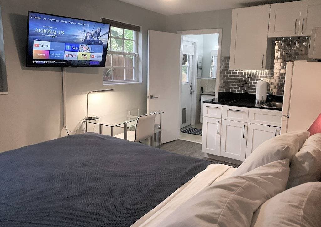 Foto 5 von 19: Ein sauberes, modernes Apartment mit Pool in einem sicheren Viertel von Fort Lauderdale.
