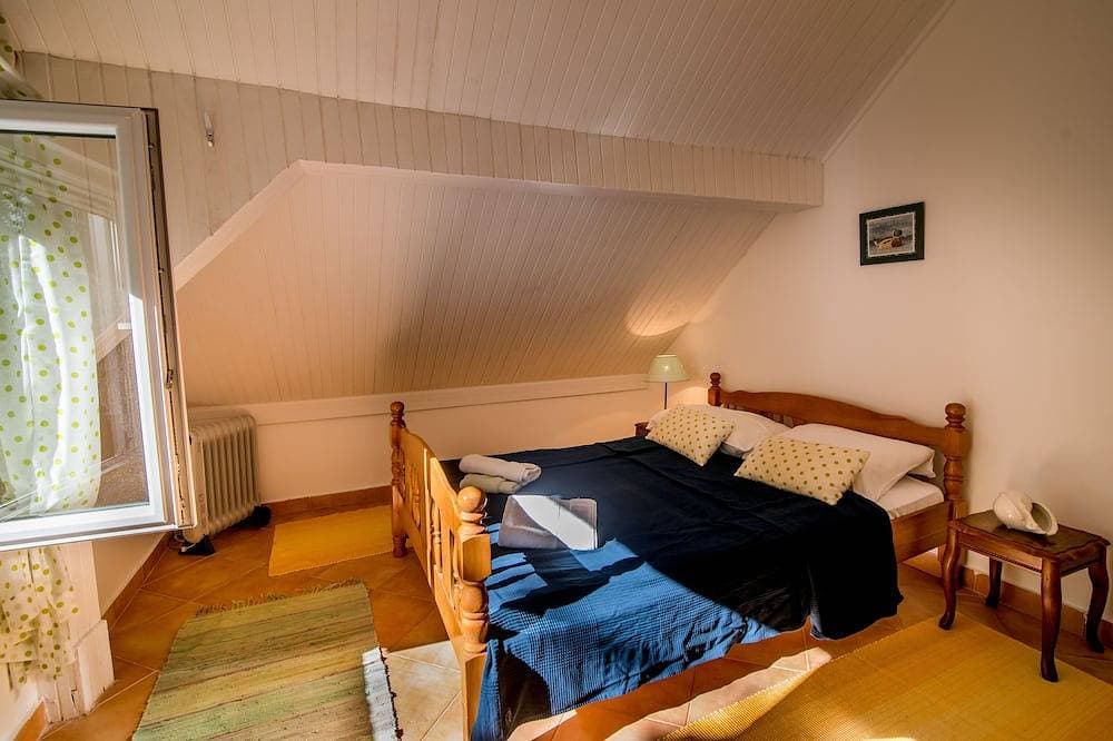 Foto 8 von 30: Luxu-Ferienhaus an der Küste mit privatem Anlegeplatz, Njivice, Montenegro