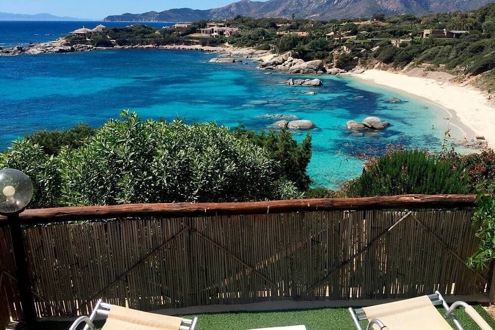Foto 1 von 30: Studio Waterfront Cala Caterina, Villasimius, direct access to the beach, Wi-Fi