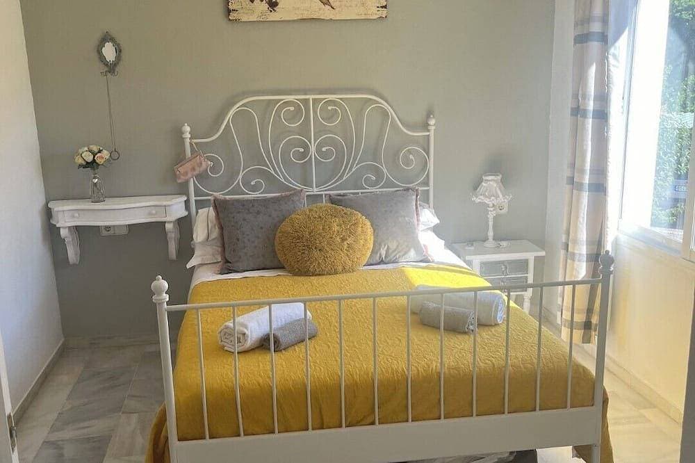 Foto 3 von 25: Lovely 3 bed 3 bath end villa with pool and beautiful port in Duquesa