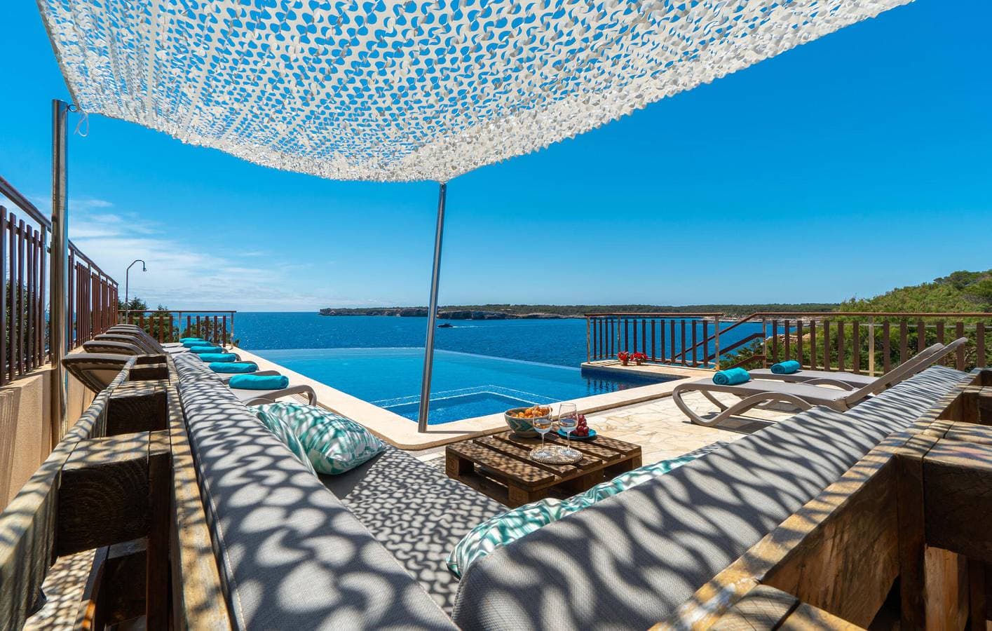 Foto 13 von 60: Oase mit Meerblick: Geräumiges Apartment mit Pool und Terrasse