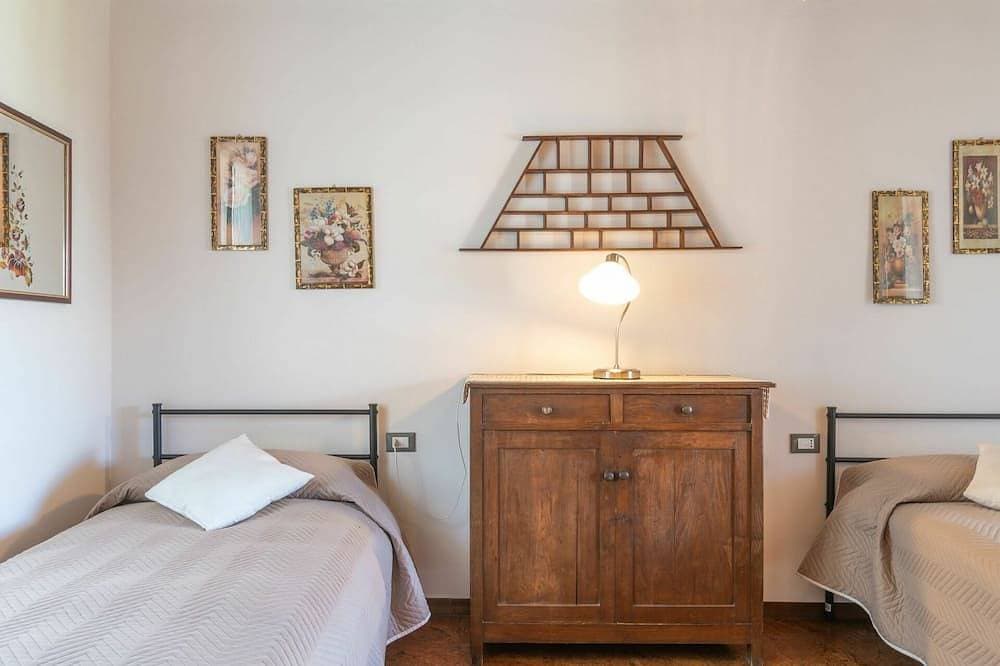 Foto 9 von 30: Schönes alleinstehendes Ferienhaus mit  W-Lan, privatem Pool, TV, Terrasse und Haustiere erlaubt