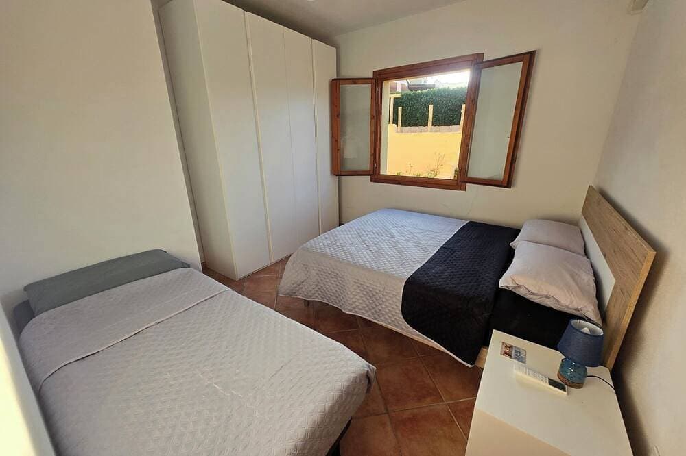 Foto 2 von 30: Newly Fitted Out 2 Bed Apartment, 1km from Beach, Sleeping up to 5
