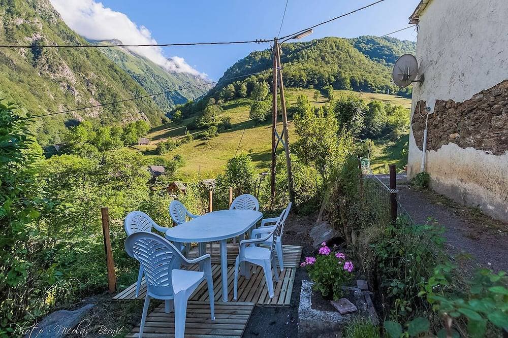 Mountain house at 1000m altitude near the 1