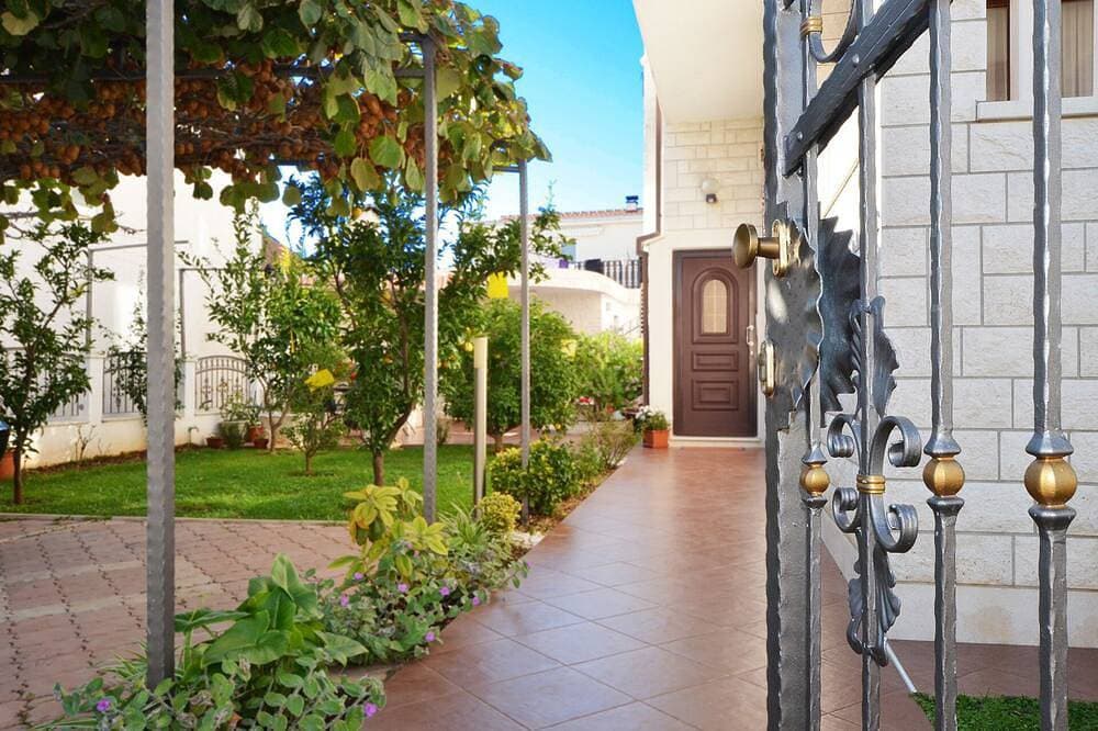 Foto 8 von 18: Bungalow Luky 1 for 2 persons, Okrug Gornji-Trogir
