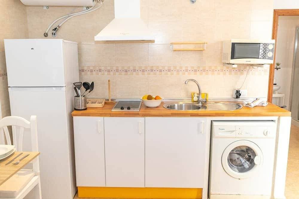 Foto 8 von 12: Loft with Andalusian Patio, 5 min from the beach and in the historic centre.