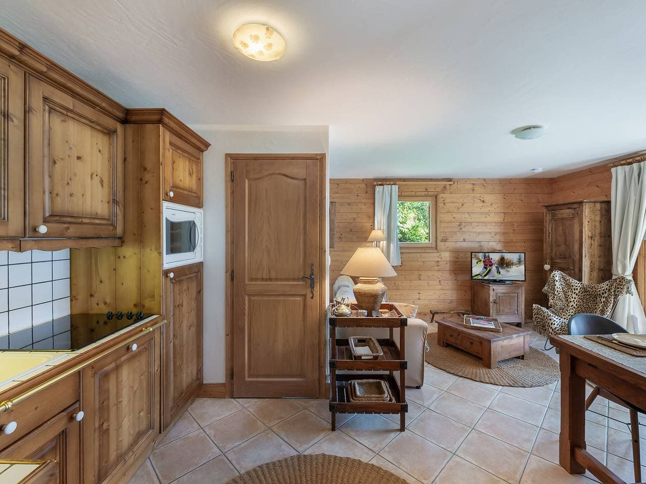 Helle Wohnung mit Südterrasse, nahe Pisten, Parkplatz 1