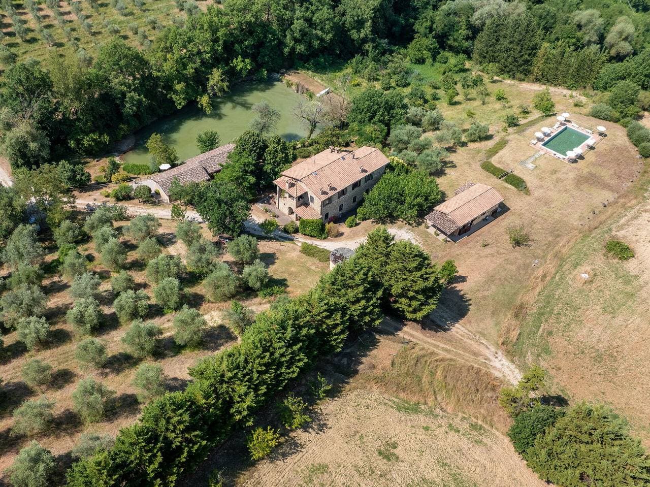 Foto 3 von 31: Il Giuncheto Casale Rooms, Pool, Umbrian Countryside - Casale 1