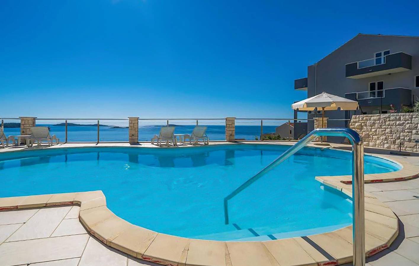 Foto 4 von 20: Ferienwohnung mit Meerblick, Pool und WLAN, 800 m vom Strand entfernt