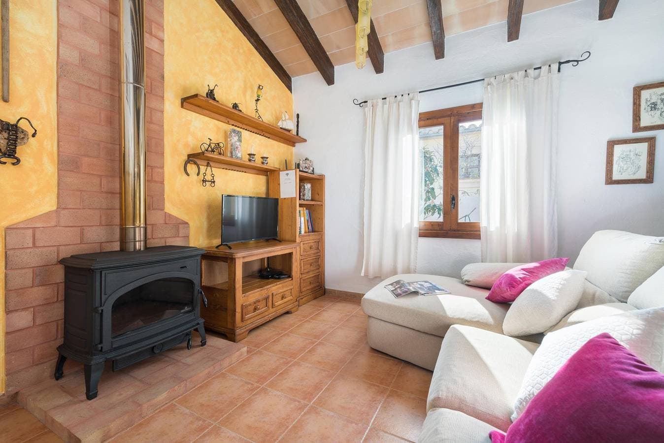 Foto 6 von 33: Alga Marina - Fantastisches Haus mit schöner Terrasse und nur 550 Meter vom Strand in Son Serra de Marina entfernt. WiFi gratis