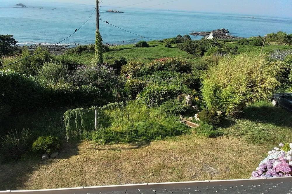 Vacation home with sea view 100m from the beach 1