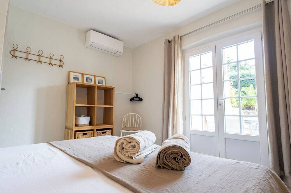 Foto 7 von 30: 5- or 6-bedroom villa, quiet location, 5-minute walk from Canadel Beach, heated pool