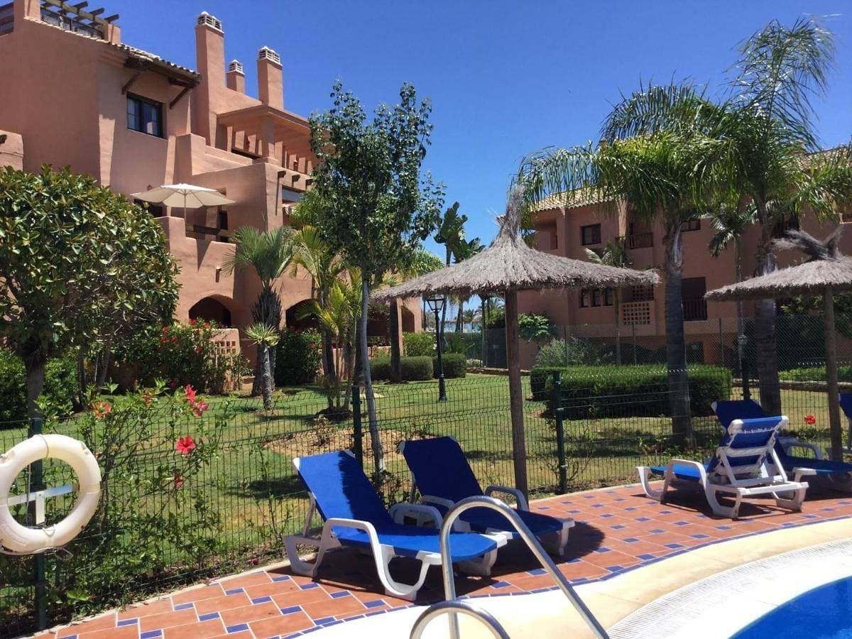 Foto 5 von 59: Superior Two Bedroom Apartment with Pool View