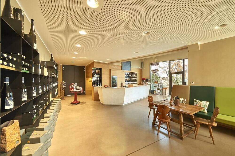 Foto 10 von 15: Colours, shapes and light in the Apartment Weingut Klaus Lentsch