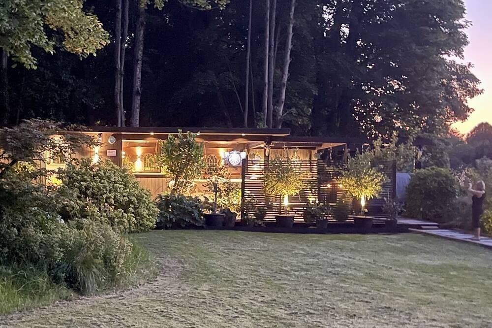 Foto 11 von 17: Luxury Lodge close to Clifton Suspension Bridge, hot tub. Sleeps 2 people.
