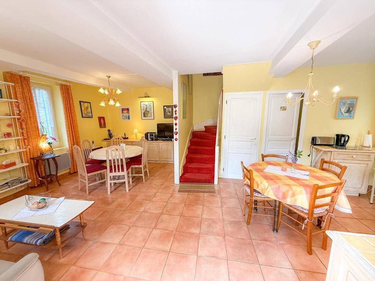 Foto 5 von 32: Three-Bedroom House