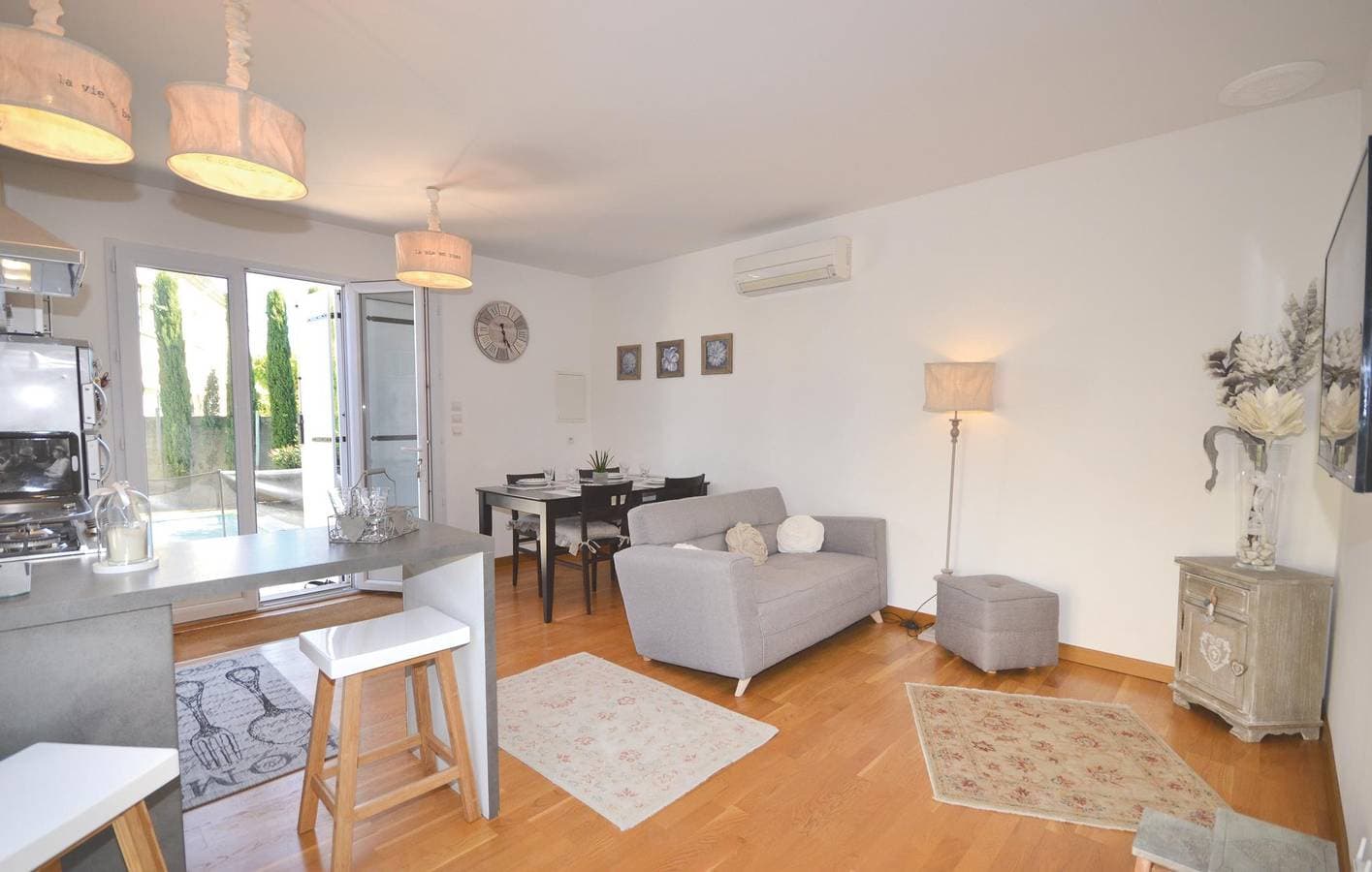 Foto 3 von 32: Sorgue Garden Wohnung mit AC, Pool und Parkplatz