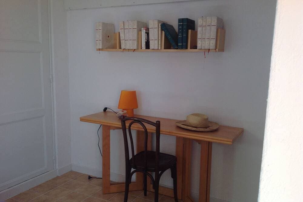 Foto 13 von 28: T1 charmantes klassifiziertes *** im Erdgeschoss der Villa mit Garten und Pool, eigenem Seezugang