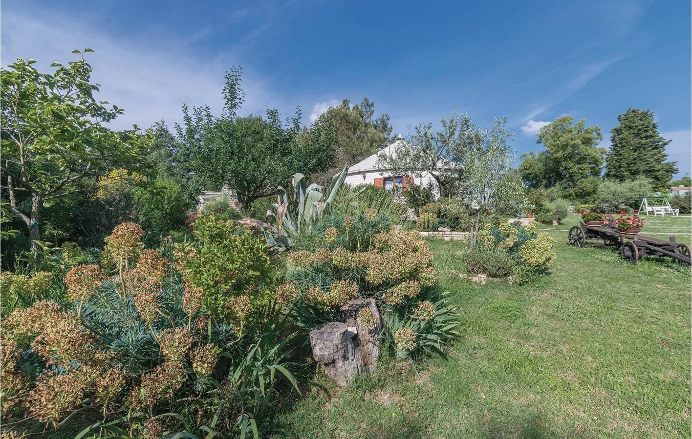 Foto 13 von 32: Reizende Ferienwohnung mit Pool, Terrasse und WLAN in der Nähe von Manjadvorci