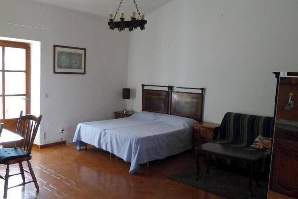 Foto 5 von 24: Villetta Mannucciu – Studio Apartment with a Fireplace and Ocean View in Rena Majore