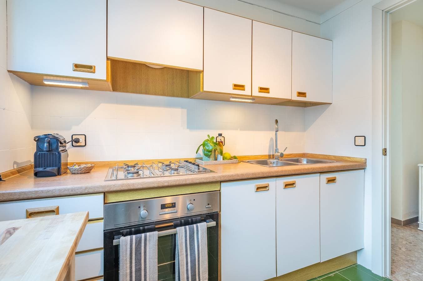 Foto 10 von 25: Apartment „Marsella“ mit Meerblick, komplett renoviert und modernisiert, mit WLAN