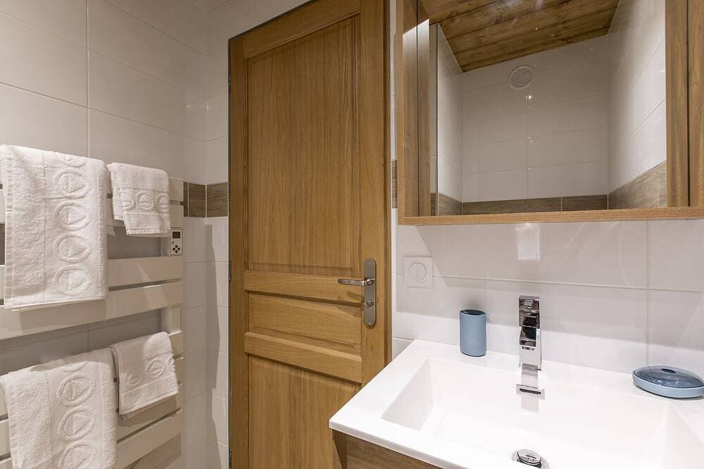 Foto 4 von 23: Apartment-Ensuite mit Dusche-Balkon-Vue Montagne
