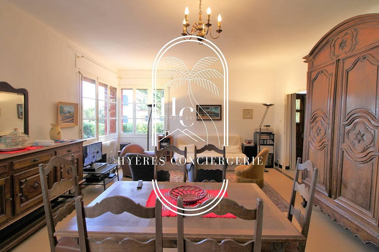 Foto 12 von 27: Ferienwohnung für 9 Personen mit Balkon/Terrasse