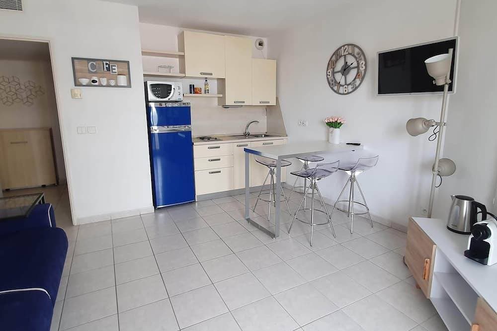 Foto 11 von 22: Elegantes, 30 m² großes Studio mit Aufzug und Terrasse, 30 m vom Meer entfernt, 7p AC / WLAN