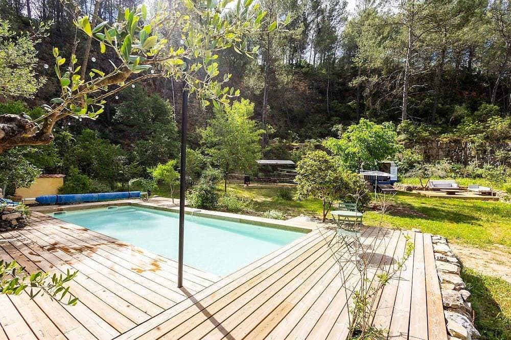 Une Maison Tout Confort, son Grand Terrain Nature et sa Piscine Juste Pour Vous! 1