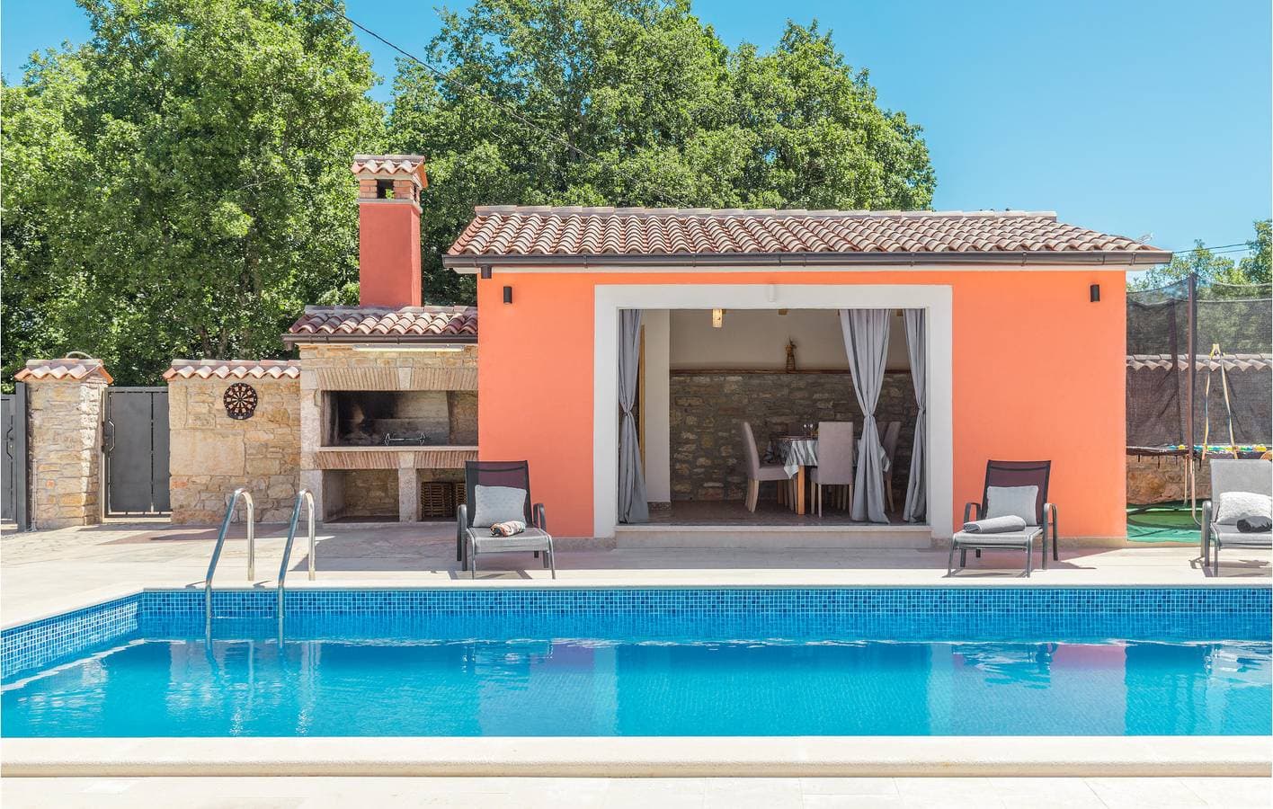 Foto 4 von 32: Reizende 1-Zimmer-Wohnung mit Pool, Parkplatz und WLAN in Anzici