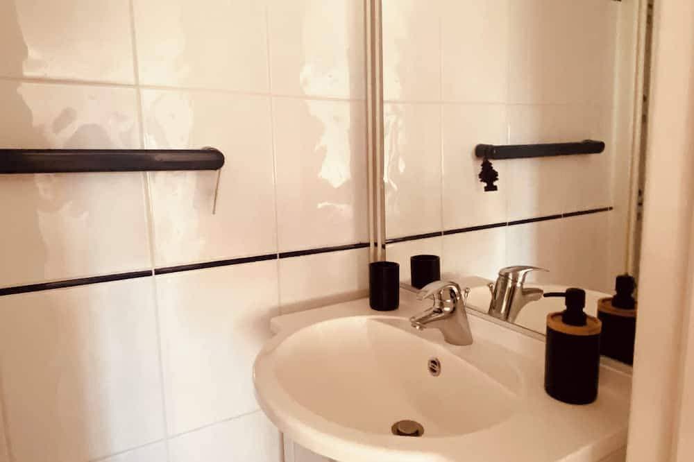 Domaine La Balanderie, sleeps up to 20 ( Terrace, large park, beach 1.5km away ) 1