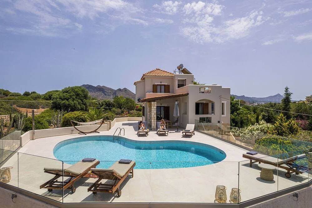 Luxury 3 bedroom Villa with heated pool 1