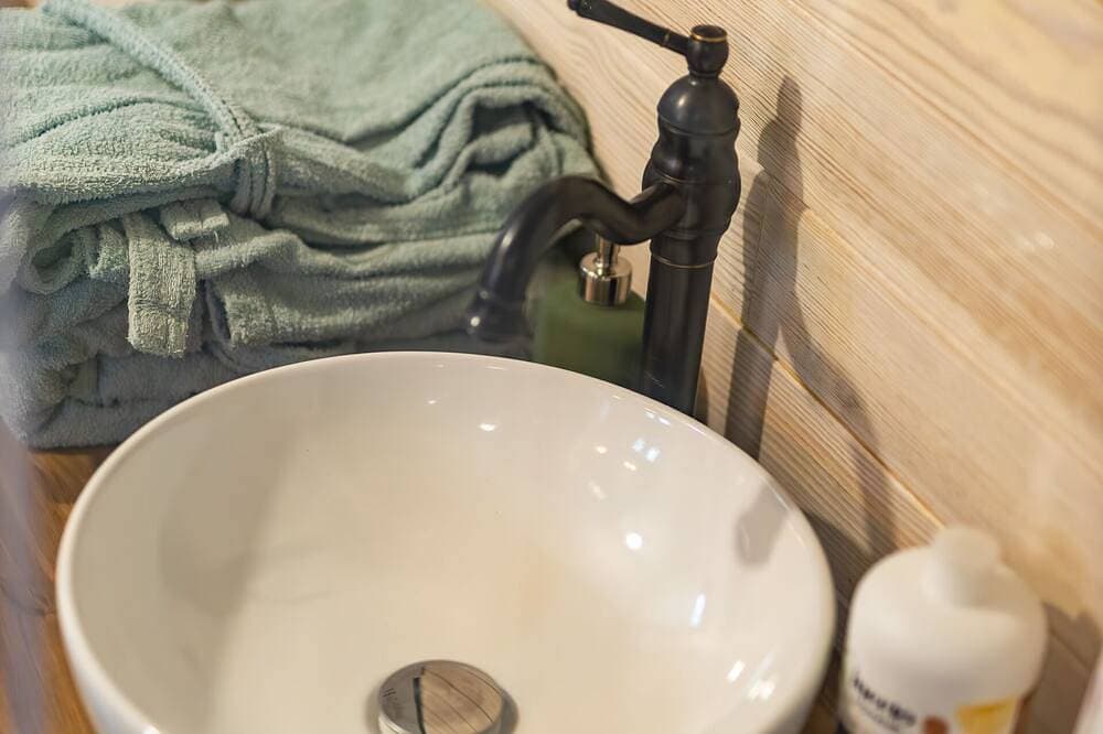 Foto 7 von 30: Tiny House-Cottage-Hütte-Ensuite-Blick auf den Hof
