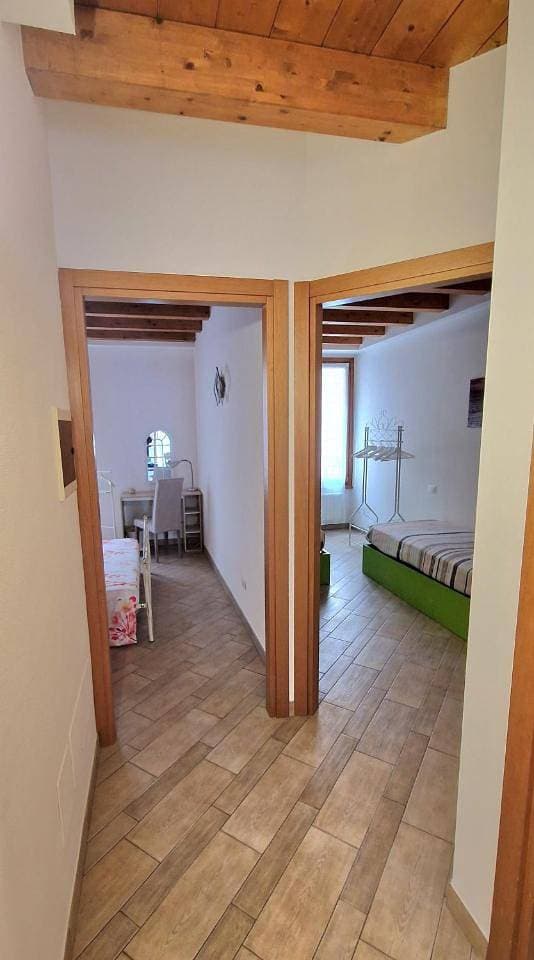 Foto 6 von 64: Two-Bedroom Apartment