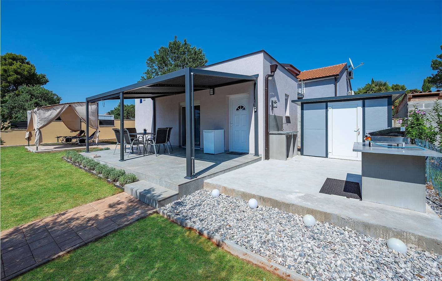 Foto 2 von 32: Gemütliche Ferienwohnung, 500 m vom Strand von Fažana entfernt, mit Terrasse und WLAN