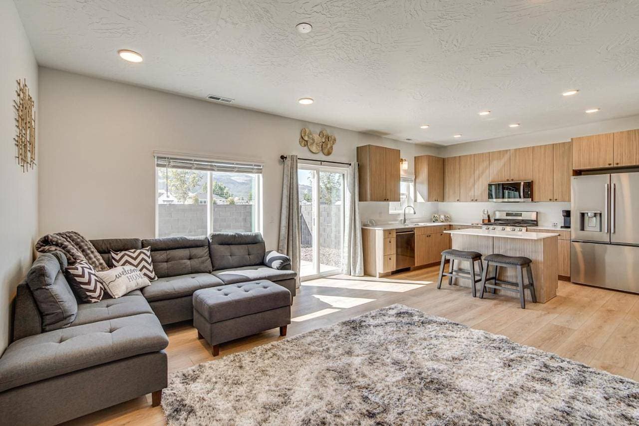 Built in 2025: Parowan Escape w/ Views! 1